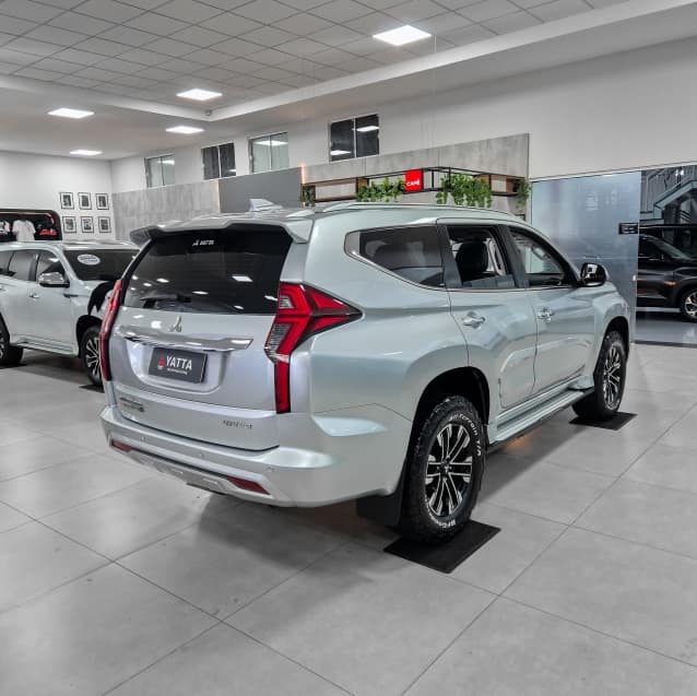 Mitsubishi PAJERO SPORT 2.4 16V MIVEC TURBO DIESEL HPE-S AWD AUTOMÁTICO 2023/2024