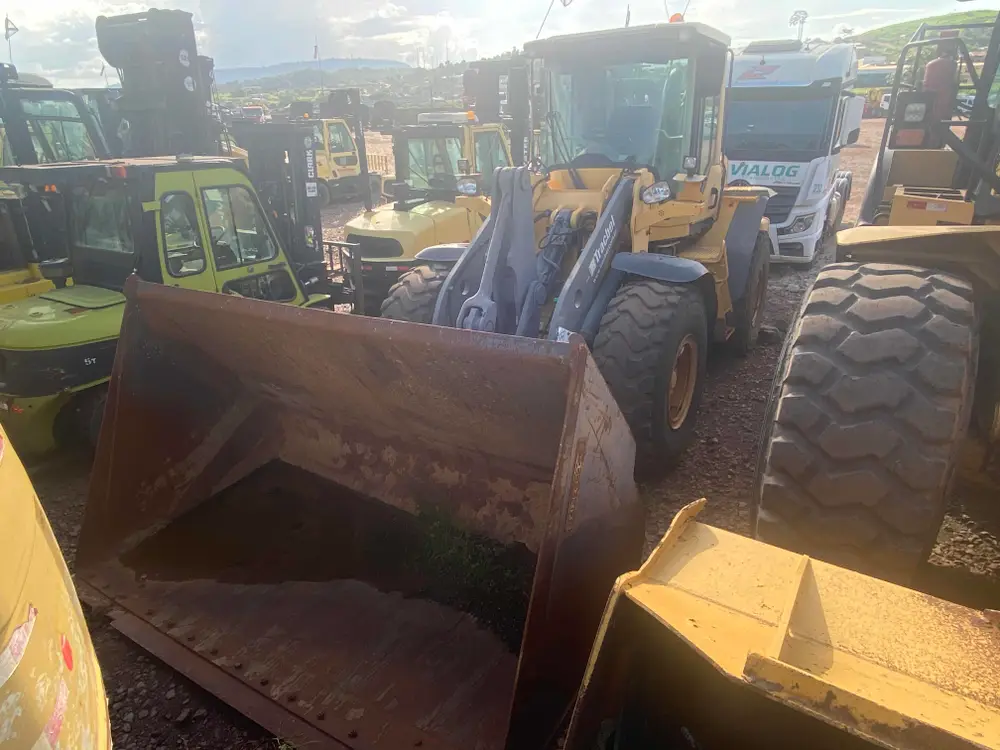 VOLVO L90F