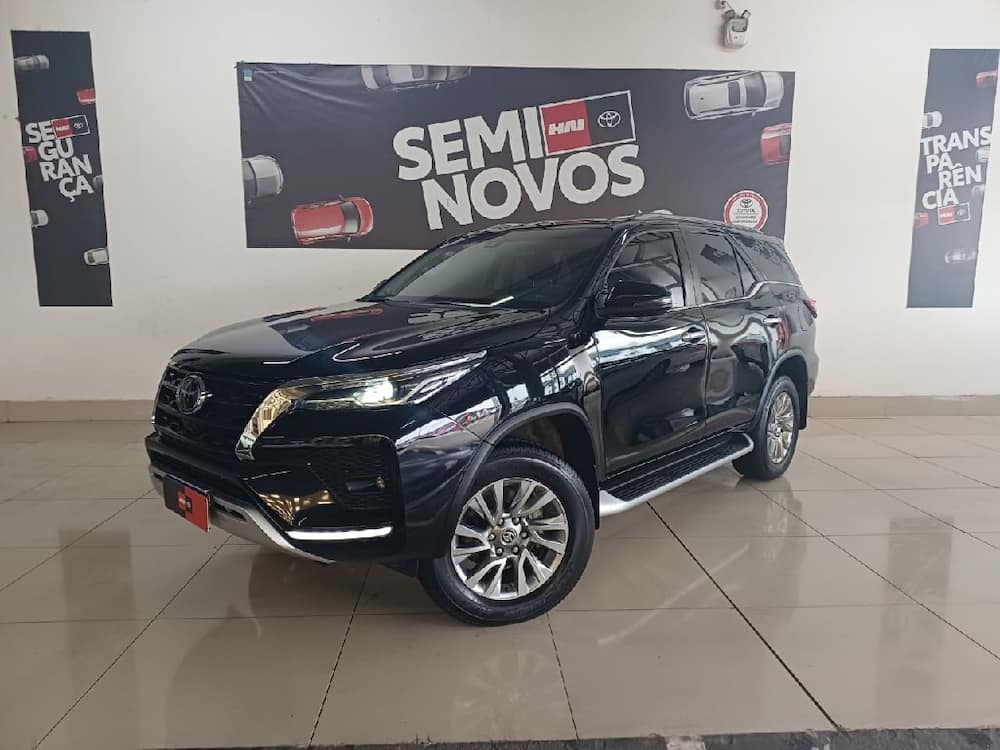 TOYOTA HILUX SW4 2.8 D-4D TURBO DIESEL SRX 7L 4X4 AUTOMÁTICO