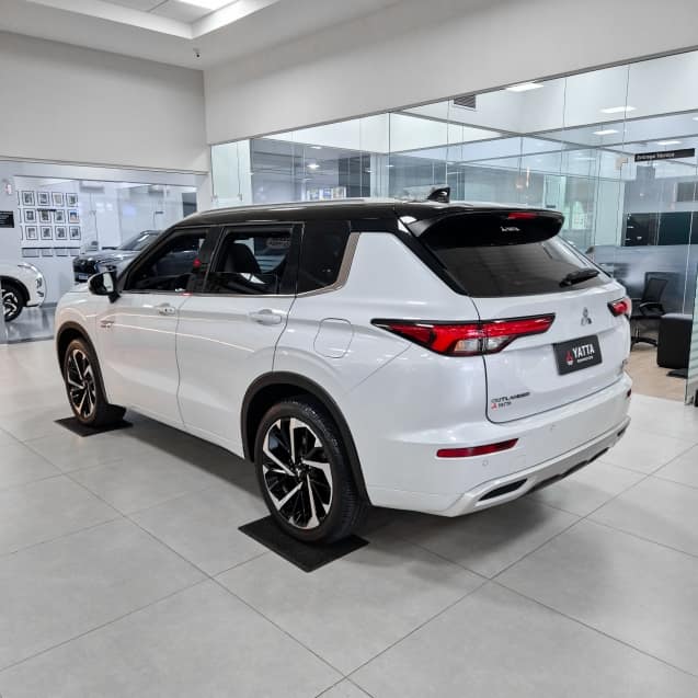 Mitsubishi OUTLANDER 2.4 PHEV SIGNATURE S-AWC DHT 2025/2026