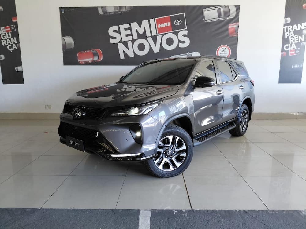 TOYOTA HILUX SW4 2.8 D-4D TURBO DIESEL SRX PLATINUM 4X4 AUTOMÁTICO