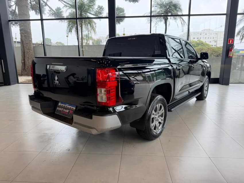 Mitsubishi TRITON 2.4 BITURBO DIESEL CD GLS 4X4 AUTOMÁTICO 2025/2026