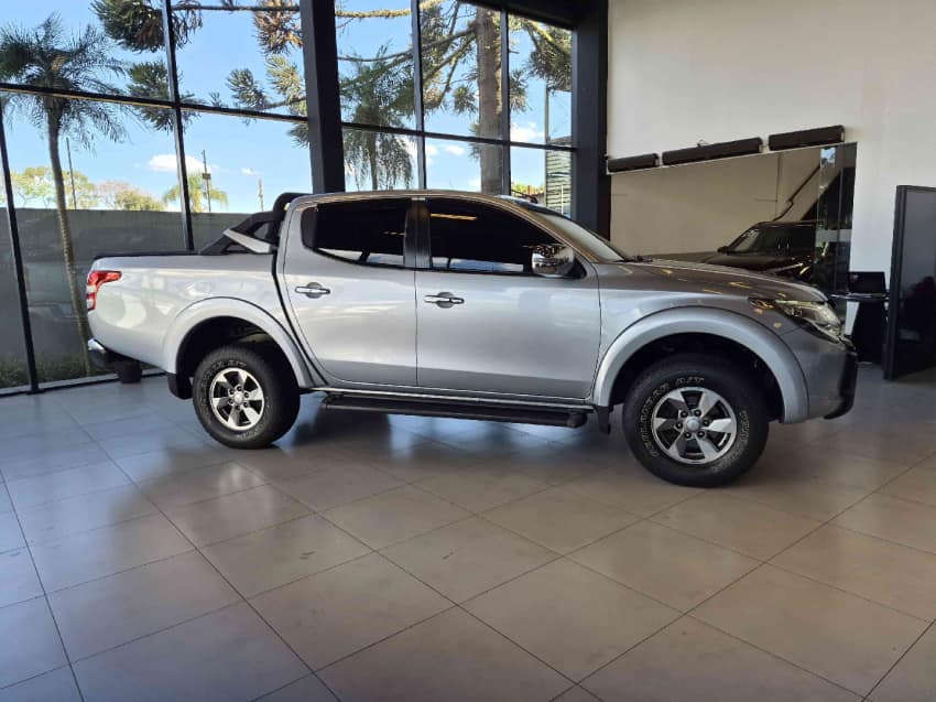 Mitsubishi L200 TRITON 2.4 16V TURBO DIESEL SPORT HPE CD 4P 4X4 AUTOMÁTICO 2018/2019
