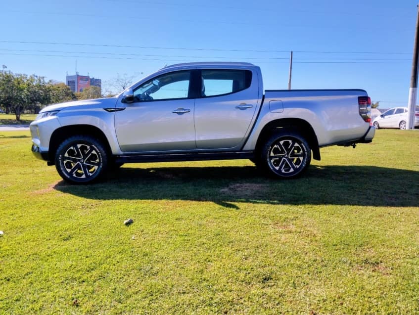 Mitsubishi L200 TRITON 2.4 16V TURBO DIESEL SPORT HPE-S CD 4P 4X4 AUTOMÁTICO