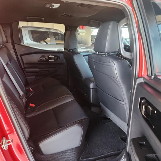 Mitsubishi TRITON 2.4 BITURBO DIESEL CD KATANA 4X4 AUTOMÁTICO 2025/2026