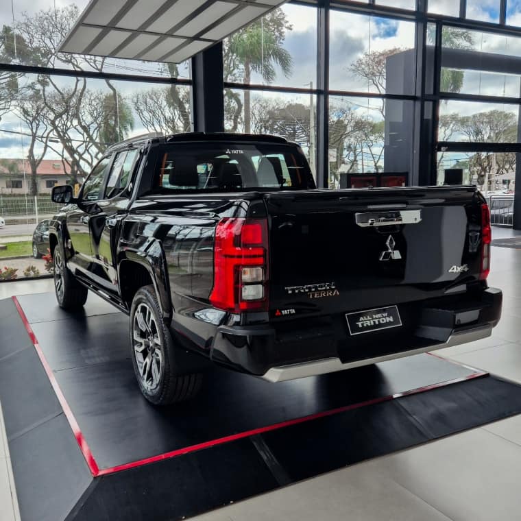 Mitsubishi TRITON 2.4 BITURBO DIESEL CD TERRA 4X4 AUTOMÁTICO 2026/2027