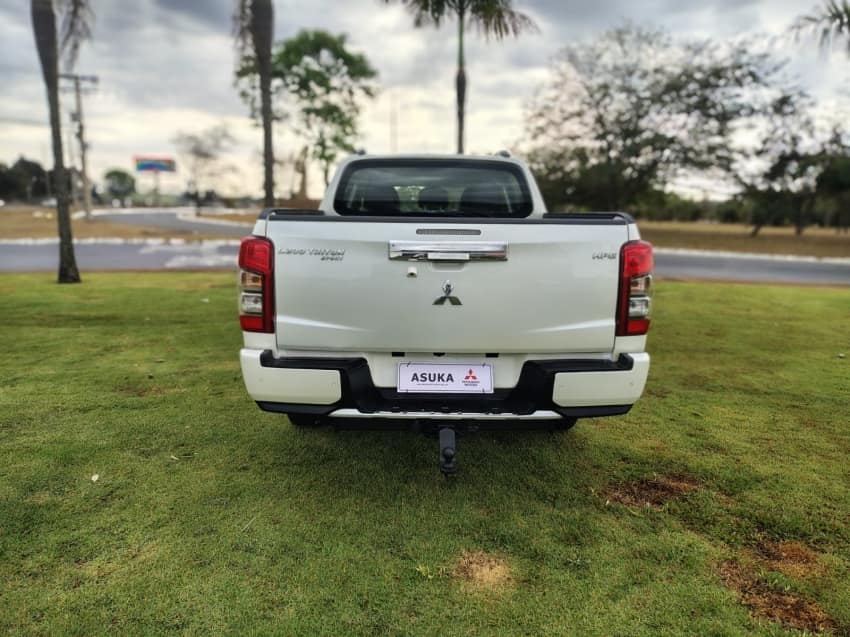 Mitsubishi L200 TRITON 2.4 16V TURBO DIESEL SPORT HPE CD 4P 4X4 AUTOMÁTICO