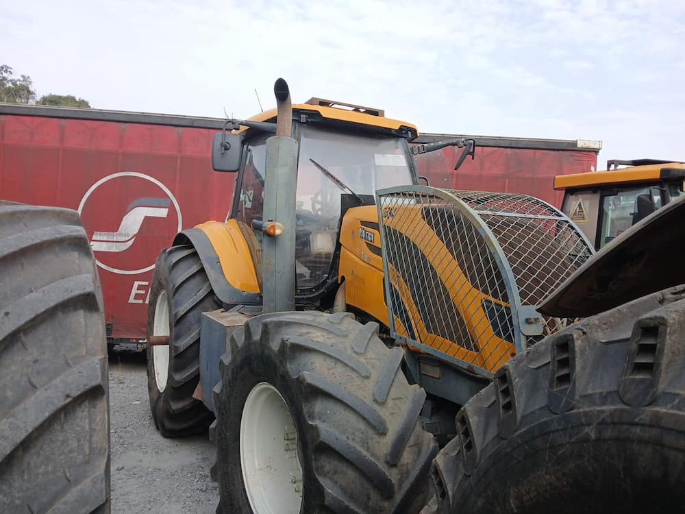 VALTRA TRATOR T230