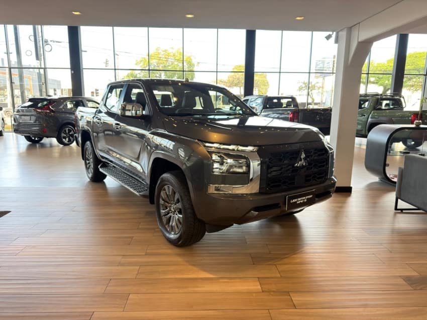 Mitsubishi TRITON 2.4 BITURBO DIESEL CD HPE-S 4X4 AUTOMÁTICO 2027/2027