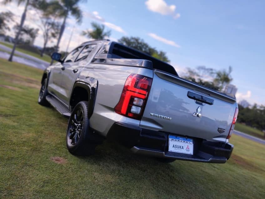 Mitsubishi TRITON 2.4 BITURBO DIESEL CD KATANA 4X4 AUTOMÁTICO