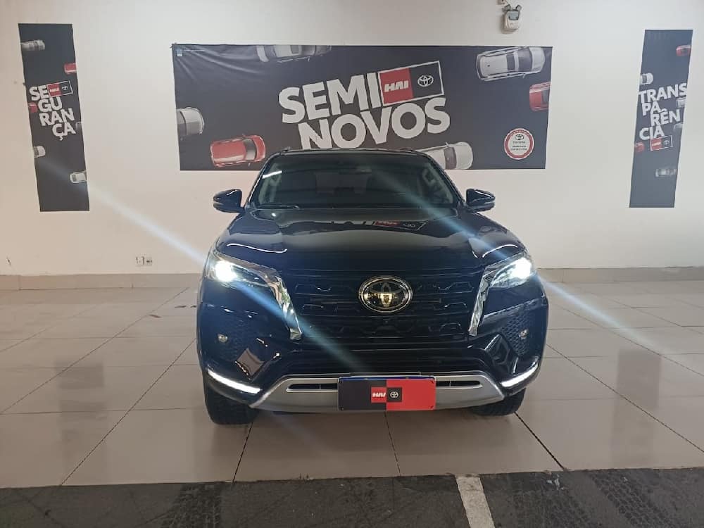 TOYOTA HILUX SW4 2.8 D-4D TURBO DIESEL SRX 7L 4X4 AUTOMÁTICO