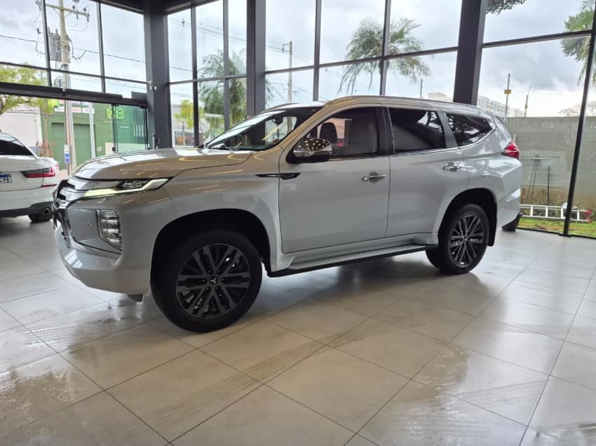 Mitsubishi PAJERO SPORT 2.4 16V MIVEC TURBO DIESEL HPE-S AWD AUTOMÁTICO 2022/2023