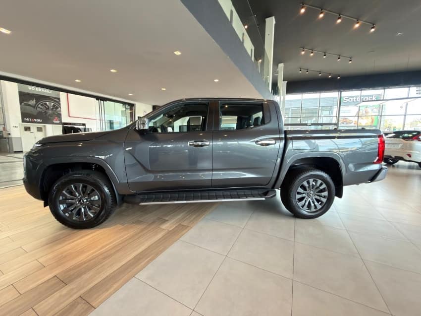 Mitsubishi TRITON 2.4 BITURBO DIESEL CD HPE-S 4X4 AUTOMÁTICO 2027/2027