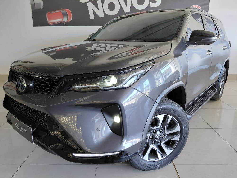 TOYOTA HILUX SW4 2.8 D-4D TURBO DIESEL SRX PLATINUM 4X4 AUTOMÁTICO