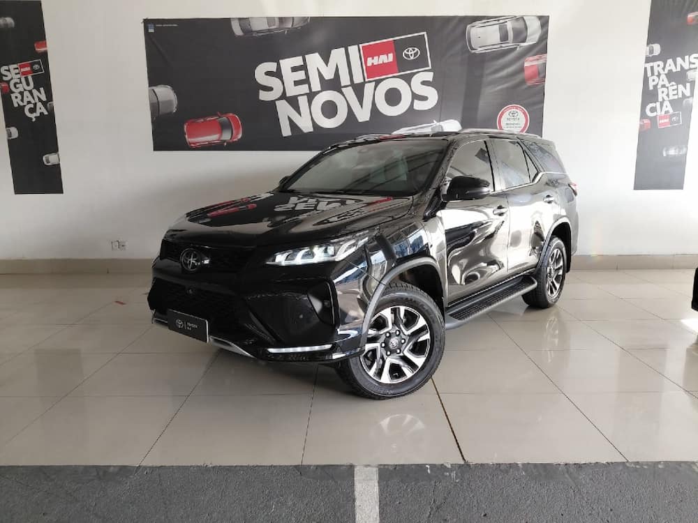 TOYOTA HILUX SW4 2.8 D-4D TURBO DIESEL DIAMOND 7L 4X4 AUTOMÁTICO