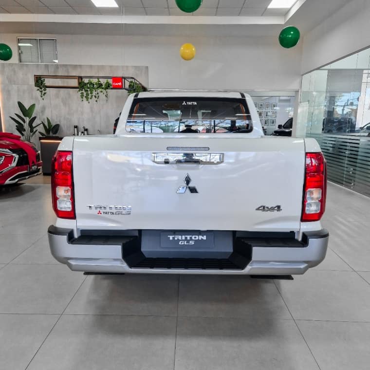 Mitsubishi TRITON 2.4 BITURBO DIESEL CD GLS 4X4 AUTOMÁTICO 2026/2027