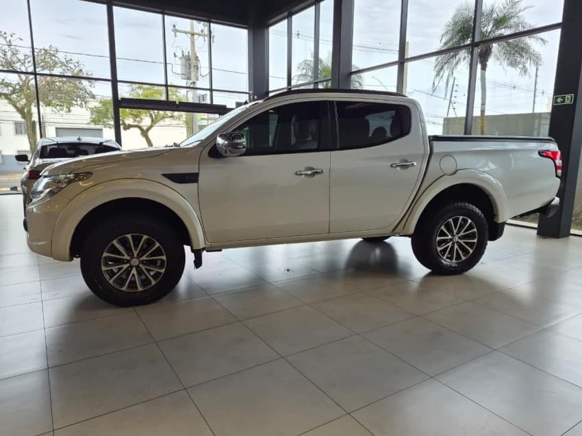 Mitsubishi L200 TRITON 2.4 16V TURBO DIESEL SPORT HPE-S CD 4P 4X4 AUTOMÁTICO 2019/2020