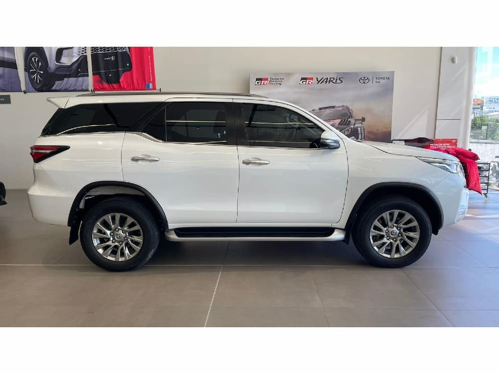 TOYOTA HILUX SW4 2.8 D-4D TURBO DIESEL SRX 4X4 AUTOMÁTICO