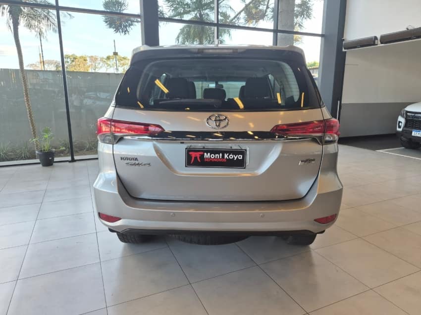 Toyota HILUX SW4 2.7 SR 4X2 16V FLEX 4P AUTOMÁTICO 2016/2017