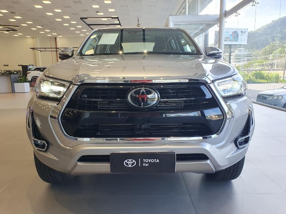 TOYOTA HILUX 2.8 D-4D TURBO DIESEL CD SRX PLUS 4X4 AUTOMÁTICO