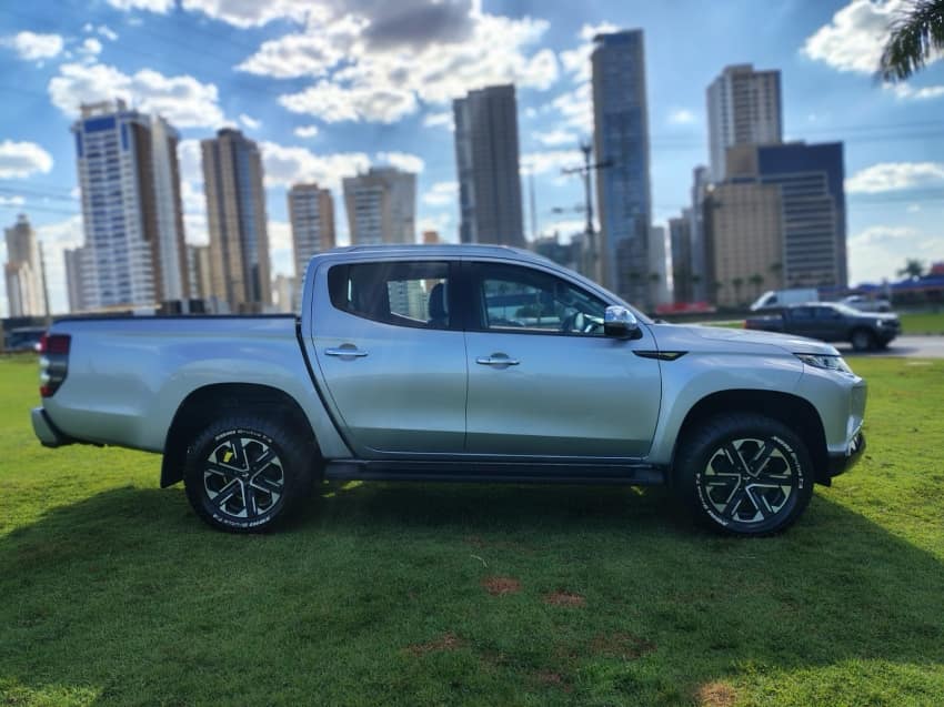 Mitsubishi L200 TRITON 2.4 16V TURBO DIESEL SPORT HPE-S CD 4P 4X4 AUTOMÁTICO 2022/2023