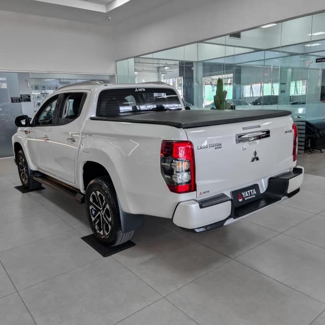 Mitsubishi L200 TRITON 2.4 16V TURBO DIESEL SPORT HPE-S CD 4P 4X4 AUTOMÁTICO 2024/2025