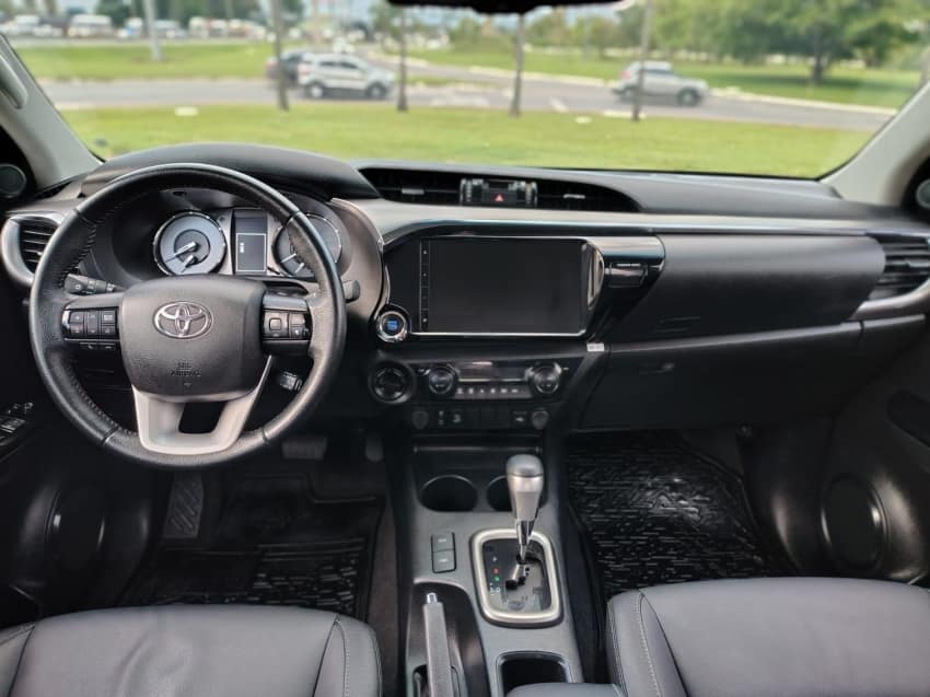 Toyota HILUX 2.8 D-4D TURBO DIESEL CD SRV 4X4 AUTOMÁTICO 2024/2024