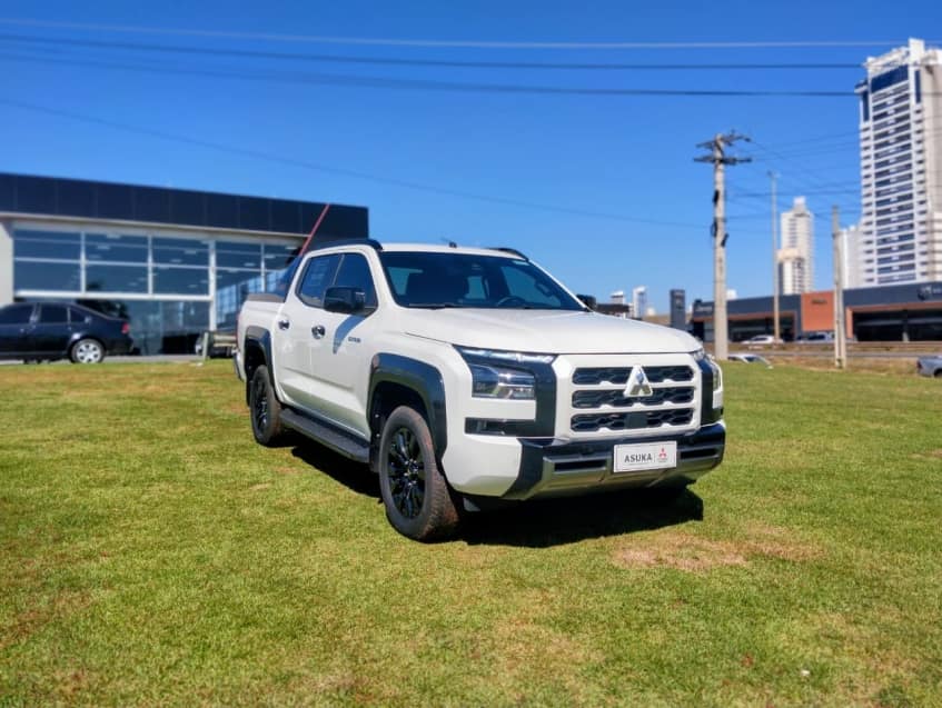 Mitsubishi TRITON 2.4 BITURBO DIESEL CD KATANA 4X4 AUTOMÁTICO