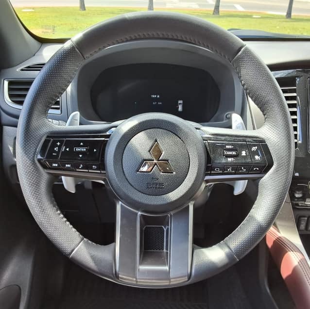 Mitsubishi PAJERO SPORT 2.4 16V MIVEC TURBO DIESEL LEGEND BLACK AWD AUTOMÁTICO 2024/2025