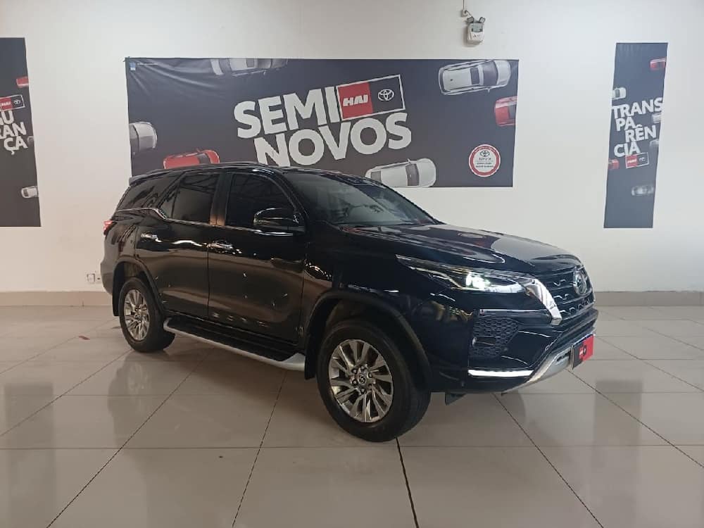 TOYOTA HILUX SW4 2.8 D-4D TURBO DIESEL SRX 7L 4X4 AUTOMÁTICO