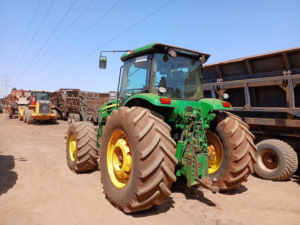 JOHN DEERE 7230J
