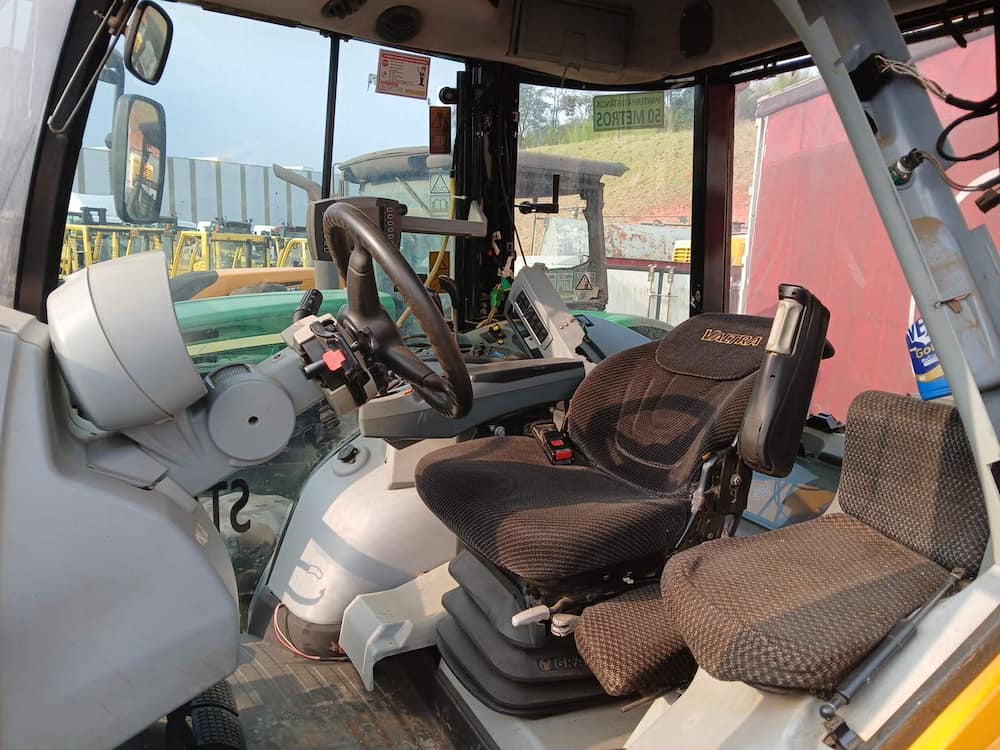 VALTRA TRATOR T230