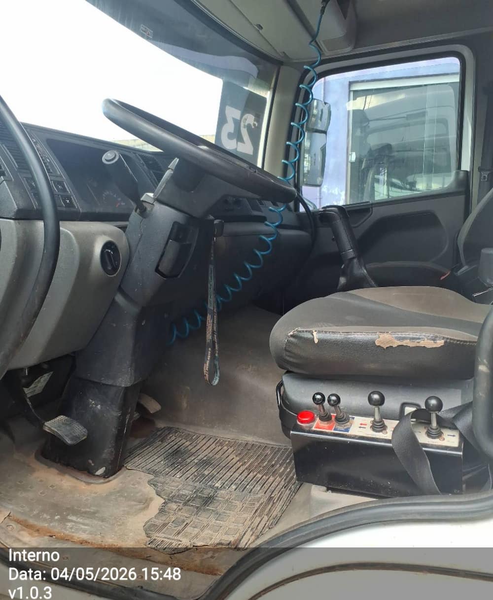 VOLKSWAGEN 30-280 CONSTELLATION 2P DIESEL E5 8X2
