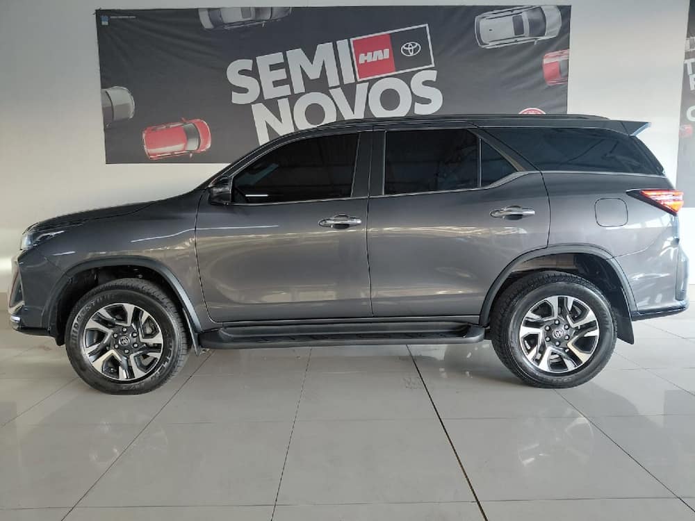 TOYOTA HILUX SW4 2.8 D-4D TURBO DIESEL SRX PLATINUM 4X4 AUTOMÁTICO