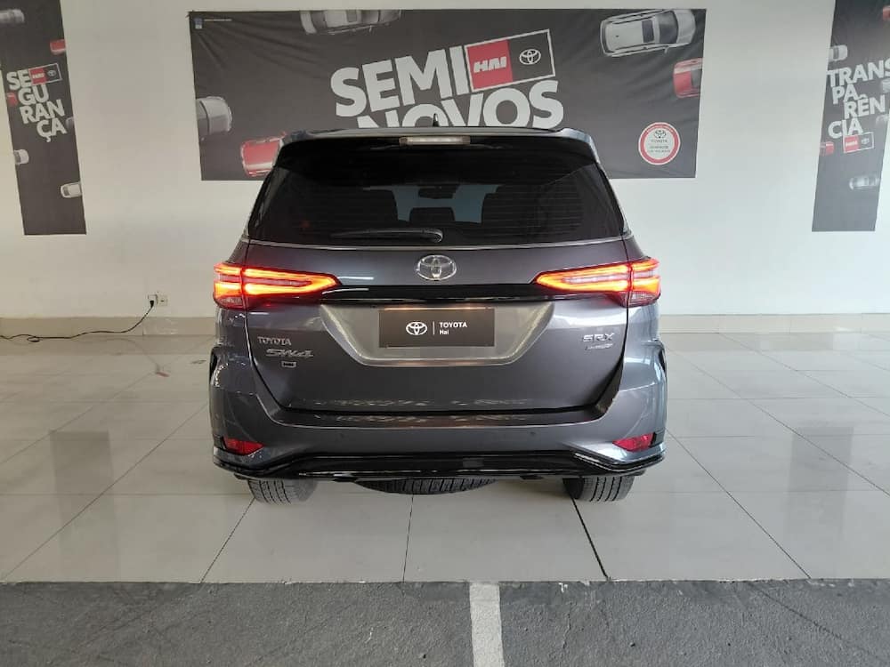 TOYOTA HILUX SW4 2.8 D-4D TURBO DIESEL SRX PLATINUM 4X4 AUTOMÁTICO