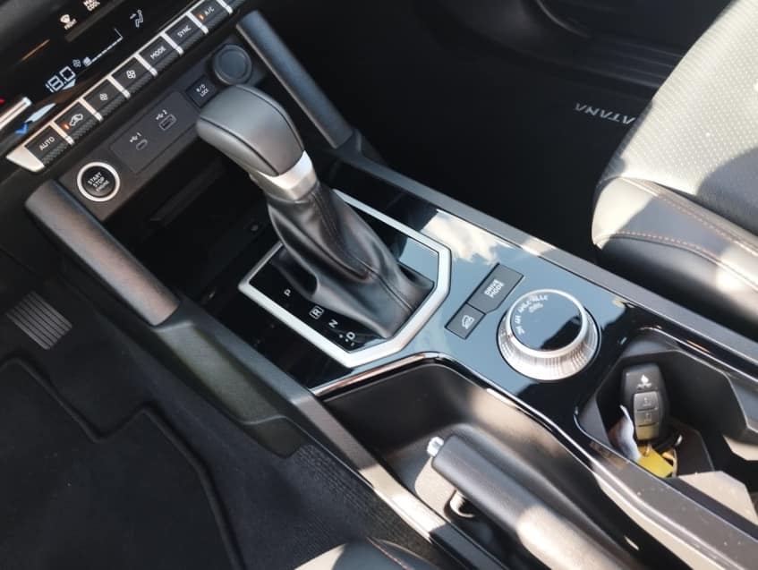 Mitsubishi TRITON 2.4 BITURBO DIESEL CD KATANA 4X4 AUTOMÁTICO