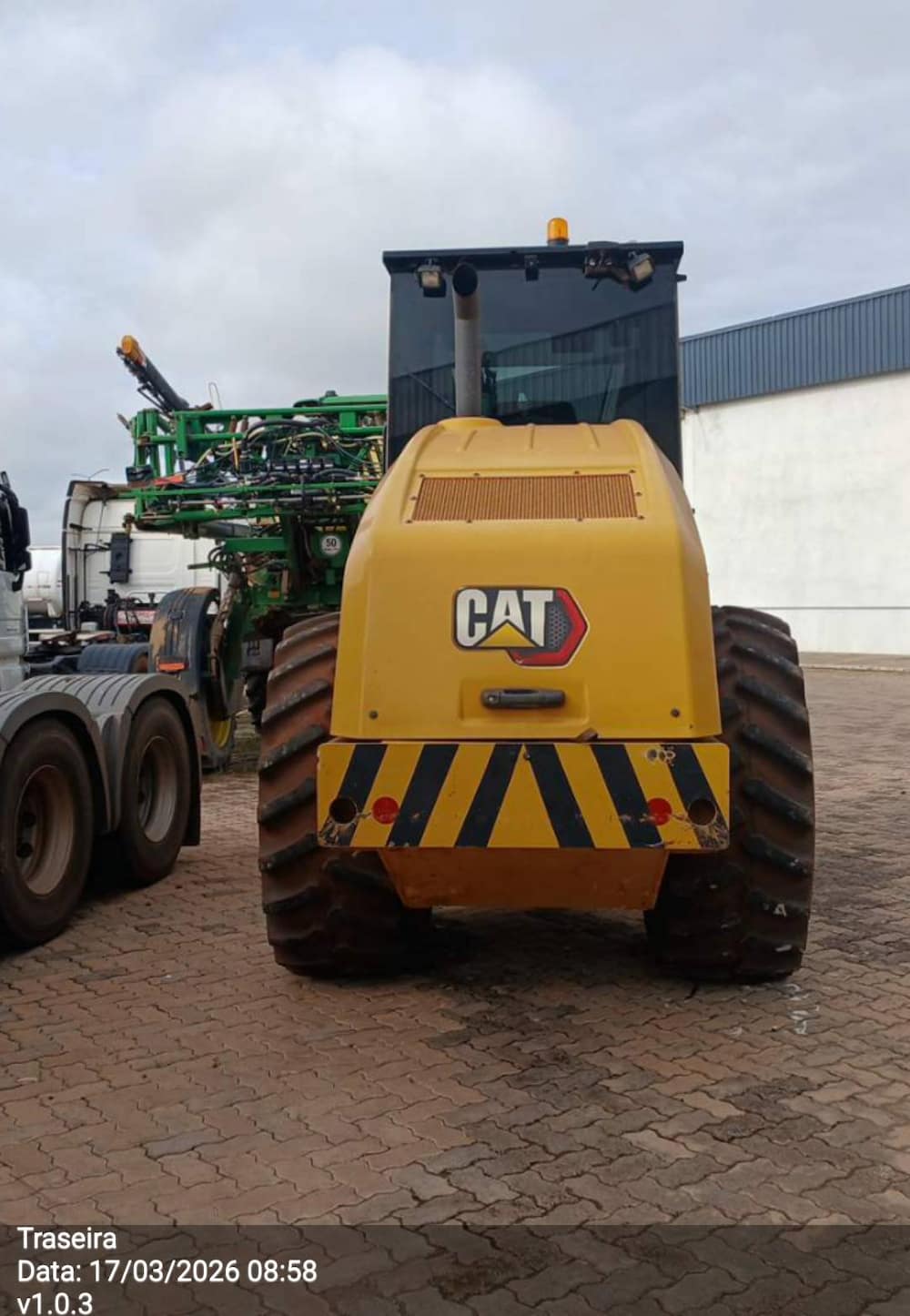 CATERPILLAR COMPACTADOR DE SOLO CSB54B