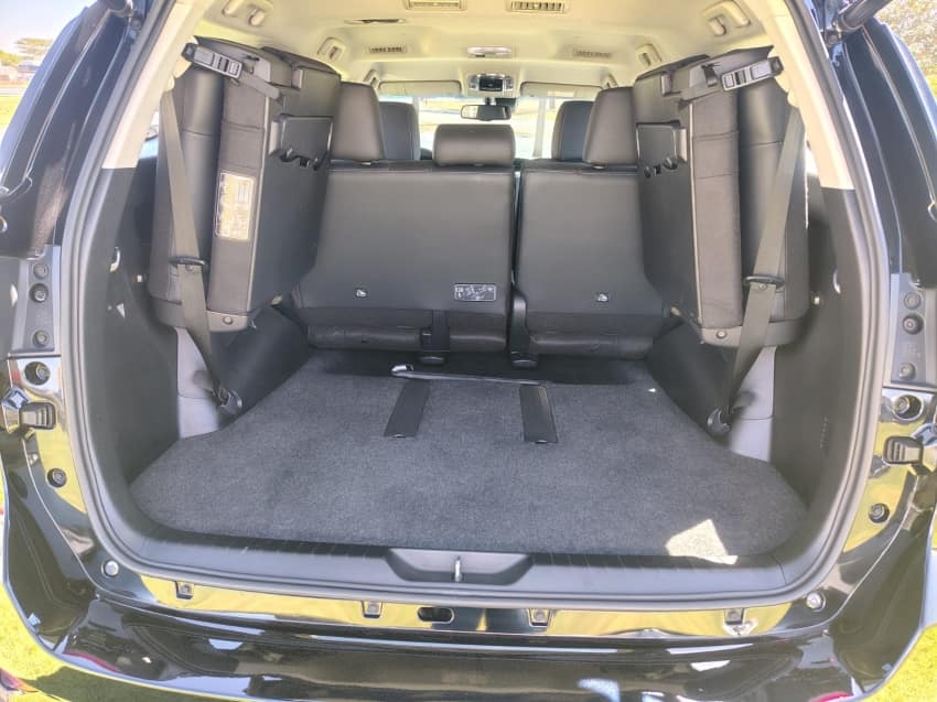 Toyota HILUX SW4 2.8 D-4D TURBO DIESEL SRX PLATINUM 7L 4X4 AUTOMÁTICO