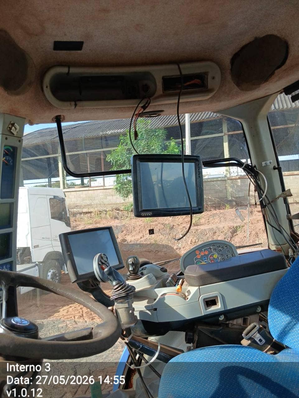 NEW HOLLAND T 8.325