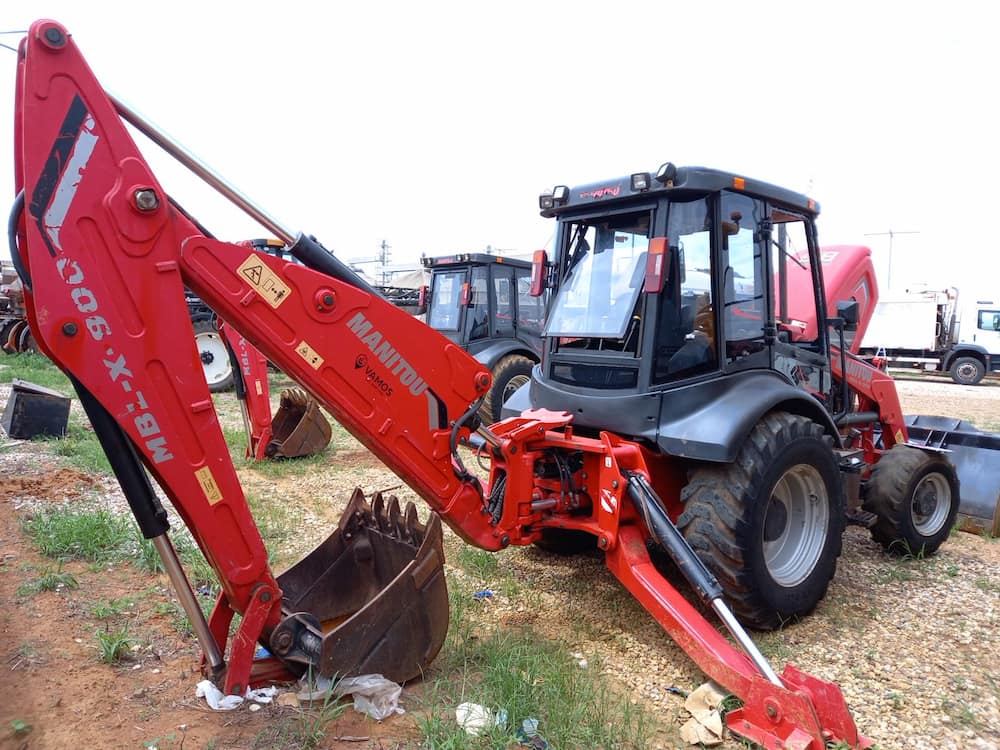MANITOU RETROESCAVADEIRA