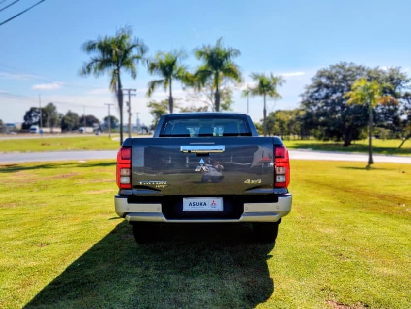 Mitsubishi TRITON 2.4 BITURBO DIESEL CD HPE-S 4X4 AUTOMÁTICO