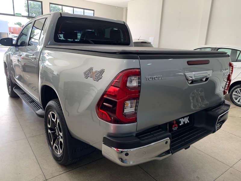TOYOTA HILUX SRX