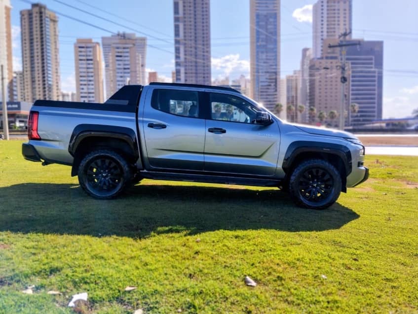 Mitsubishi TRITON 2.4 BITURBO DIESEL CD KATANA 4X4 AUTOMÁTICO