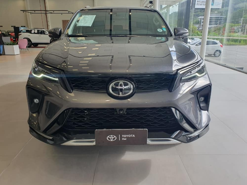 TOYOTA HILUX SW4 2.8 D-4D TURBO DIESEL SRX 4X4 AUTOMÁTICO