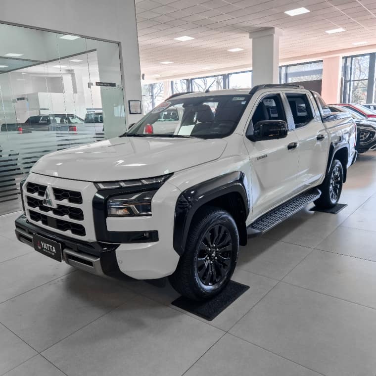 Mitsubishi TRITON 2.4 BITURBO DIESEL CD KATANA 4X4 AUTOMÁTICO 2025/2026
