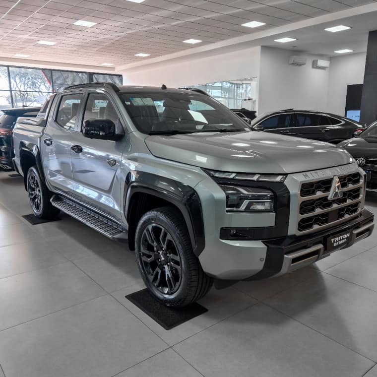 Mitsubishi TRITON 2.4 BITURBO DIESEL CD KATANA 4X4 AUTOMÁTICO 2026/2027