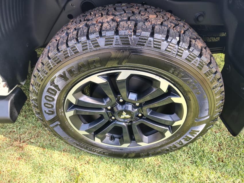 Mitsubishi L200 TRITON 2.4 16V TURBO DIESEL SPORT HPE CD 4P 4X4 AUTOMÁTICO