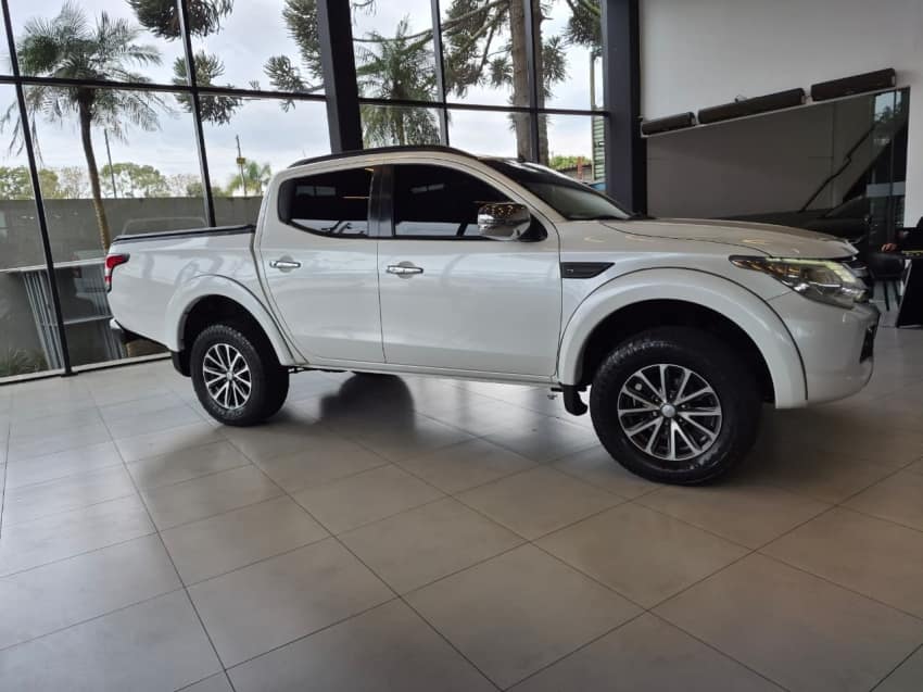 Mitsubishi L200 TRITON 2.4 16V TURBO DIESEL SPORT HPE-S CD 4P 4X4 AUTOMÁTICO 2019/2020