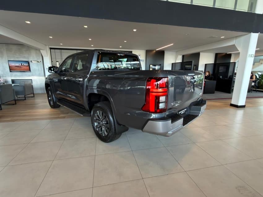 Mitsubishi TRITON 2.4 BITURBO DIESEL CD HPE-S 4X4 AUTOMÁTICO 2027/2027