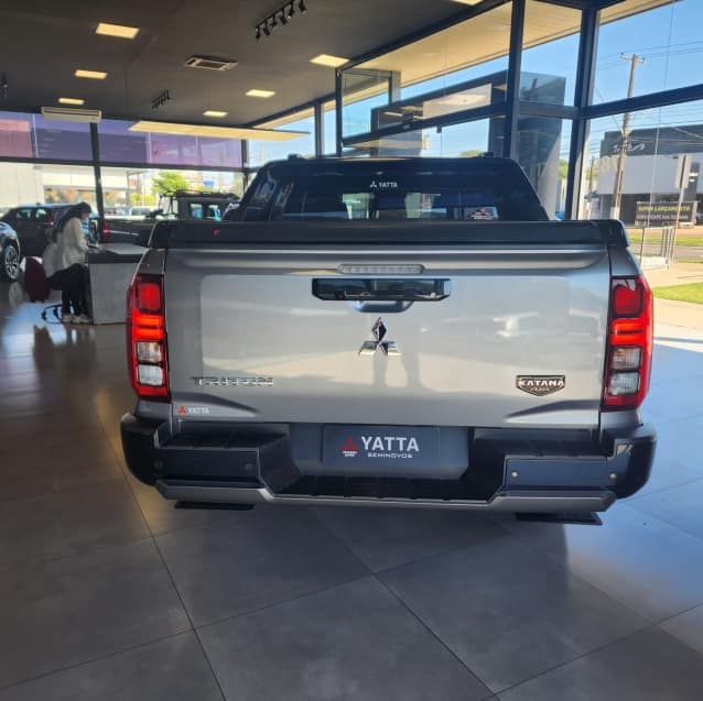 Mitsubishi TRITON 2.4 BITURBO DIESEL CD KATANA 4X4 AUTOMÁTICO 2025/2026